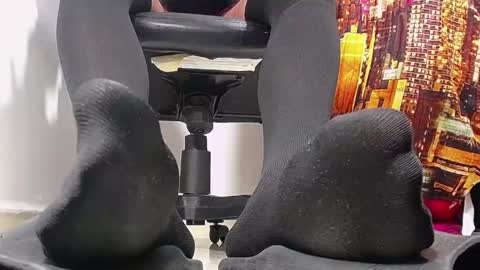 only foot                         worshipers here online show from February 17, 11:53 pm