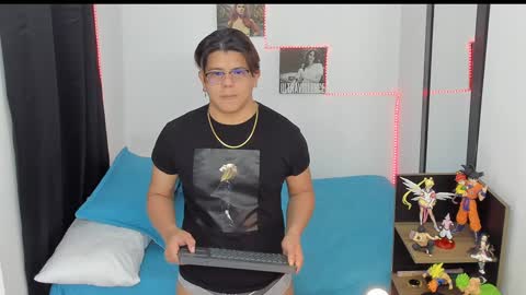 Snapshot of siul_bigcock chatting on December 4, 1:42 pm Siul Thompson online show from December 4, 1:42 pm