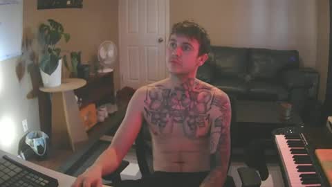 Skateboard online show from December 25, 6:30 pm