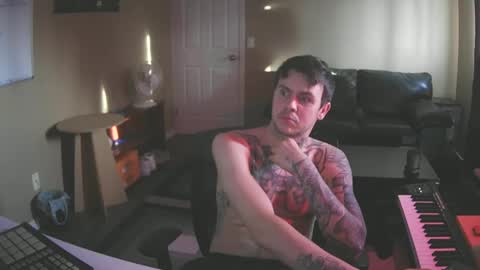 Skateboard online show from December 24, 9:00 pm