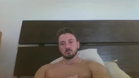 Snapshot of skinnyguylongdick1 chatting on February 27, 12:19 am skinnyguylongdick1 online show from February 27, 12:19 am