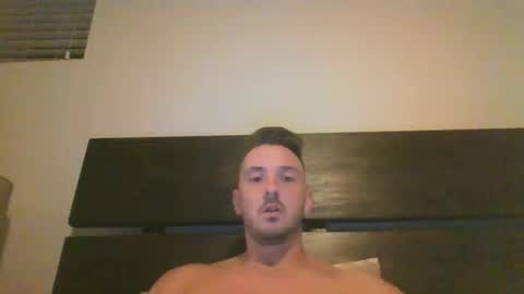 skinnyguylongdick1 online show from October 18, 1:54 am