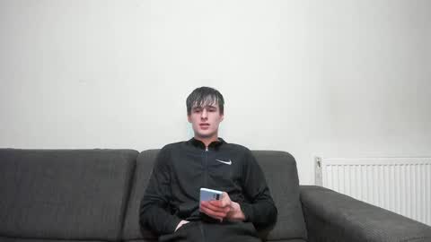 Snapshot of skinnyguywithbigd chatting on February 16, 6:32 am skinnyguywithbigd online show from February 16, 6:32 am