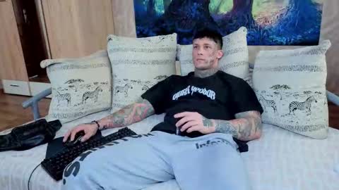 Snapshot of skirlingod chatting on September 19, 7:09 am skirlingod online show from September 19, 7:09 am