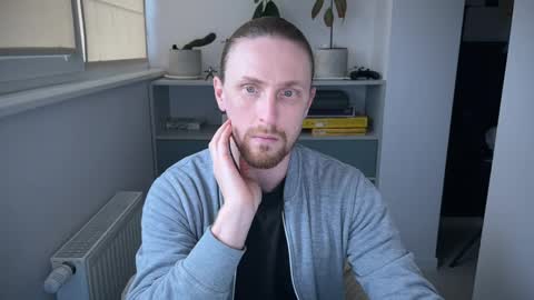 sky_guy25 online show from December 2, 12:30 pm