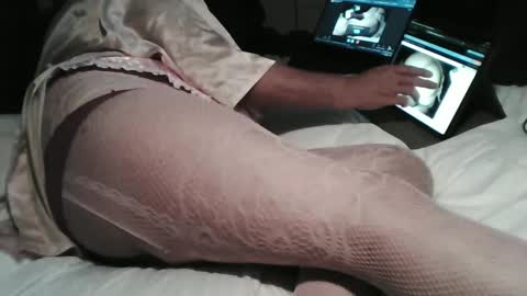 Snapshot of slaveass69 chatting on December 3, 10:26 am men use me live online show from December 3, 10:26 am
