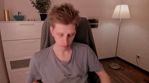 Snapshot of slim_andy chatting on February 9, 7:27 am Andy online show from February 9, 7:27 am