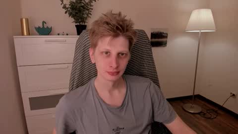 Snapshot of slim_andy chatting on March 1, 12:34 pm Andy online show from March 1, 12:34 pm