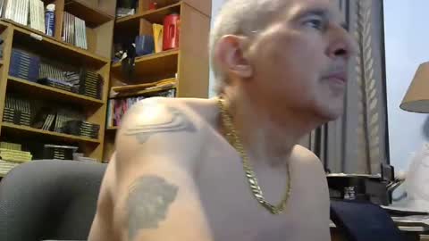 Snapshot of sluttyslave81 chatting on December 12, 5:10 am sluttyslave81 online show from December 12, 5:10 am