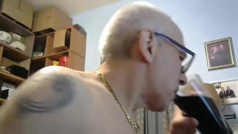 Snapshot of sluttyslave81 chatting on January 23, 7:32 am sluttyslave81 online show from January 23, 7:32 am