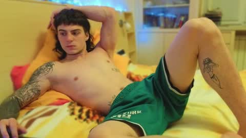 Gus online show from February 9, 11:53 pm