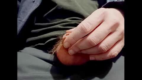 Snapshot of smallhairyuncut chatting on December 20, 6:35 pm Small Hairy Uncut online show from December 20, 6:35 pm