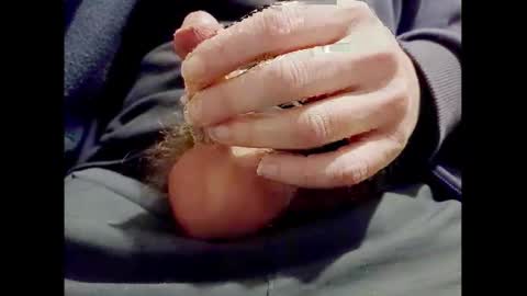 Snapshot of smallhairyuncut chatting on January 3, 8:01 pm Small Hairy Uncut online show from January 3, 8:01 pm