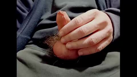 Snapshot of smallhairyuncut chatting on December 9, 7:57 pm Small Hairy Uncut online show from December 9, 7:57 pm