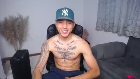 smileexander online show from November 9, 6:50 am