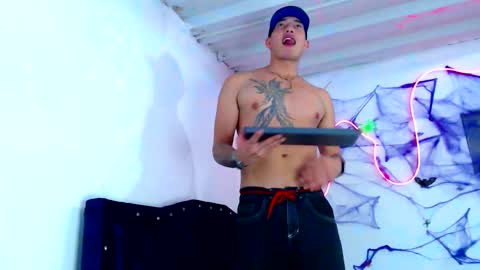 smithoooohy online show from October 28, 2:14 am