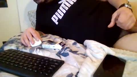 Snapshot of smoker985 chatting on February 15, 10:44 am smoker985 online show from February 15, 10:44 am