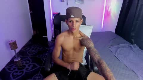 snak_master1 online show from April 11, 3:59 pm