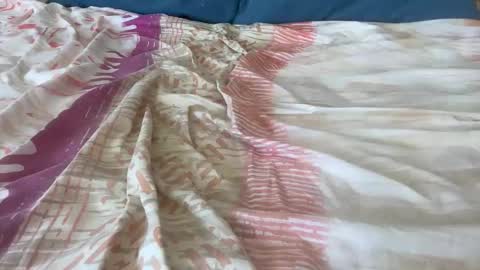 sneakkyuk online show from December 17, 10:44 am