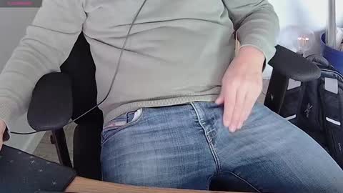 Sneakybill online show from November 5, 6:59 am