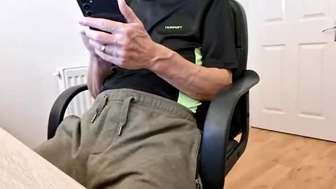 Snooty online show from October 25, 9:16 pm