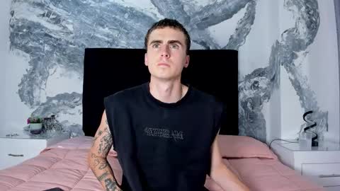 spaceboy_1 online show from March 2, 10:17 pm