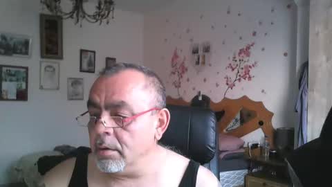 Snapshot of spektor1389 chatting on February 17, 4:42 am spektor1389 online show from February 17, 4:42 am