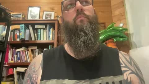 Snapshot of spenderal chatting on December 31, 3:01 am Beard Guy online show from December 31, 3:01 am