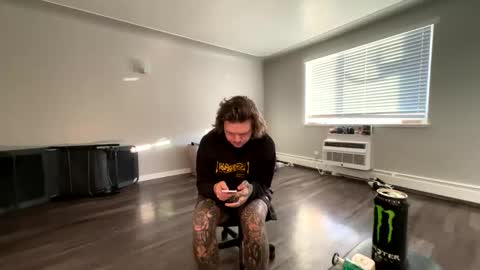 Keepscrolling online show from November 24, 11:06 pm