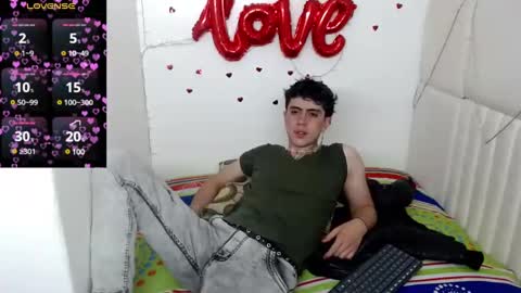Snapshot of star_boyx chatting on February 25, 7:58 pm star_boyx online show from February 25, 7:58 pm