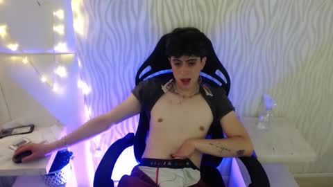 Snapshot of star_boyx chatting on February 27, 8:09 pm star_boyx online show from February 27, 8:09 pm