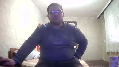 Snapshot of stefan90pt chatting on December 7, 6:43 am Stefan online show from December 7, 6:43 am