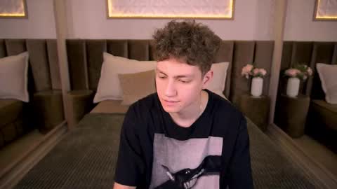 Esrefan online show from February 12, 7:53 pm