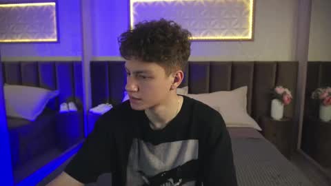 Esrefan online show from March 18, 7:39 pm