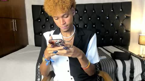 STEVEN WOLL online show from January 12, 11:47 pm