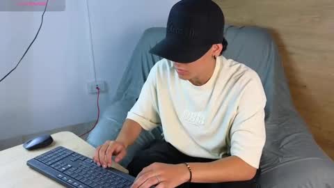 Snapshot of stivenbenet1 chatting on September 20, 4:51 pm Stiven Bennet online show from September 20, 4:51 pm