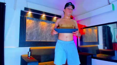 friends online show from October 18, 5:34 am