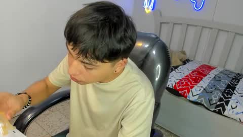 Stiwen online show from November 12, 6:57 pm