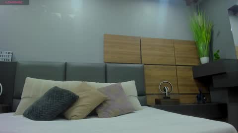 Stone Lee  online show from October 14, 6:42 am