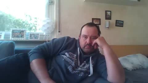 stoned1983 online show from April 21, 7:03 am