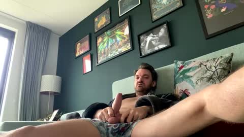 Snapshot of stonednboner chatting on January 1, 12:00 pm Stonerboner online show from January 1, 12:00 pm