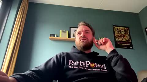 Snapshot of stonednboner chatting on December 27, 1:18 pm Stonerboner online show from December 27, 1:18 pm