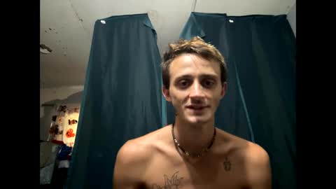 Snapshot of stonerlife42022 chatting on September 15, 6:42 pm stonerlife42022 online show from September 15, 6:42 pm