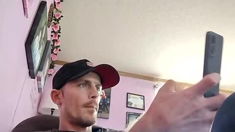 Snapshot of str33twyz3 chatting on December 10, 2:28 pm Streetwyze online show from December 10, 2:28 pm