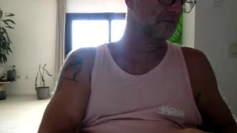 Str8neighbours online show from June 4, 10:21 am