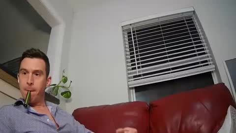 Snapshot of str8stuntcox chatting on September 24, 2:11 am Str8StuntCox online show from September 24, 2:11 am