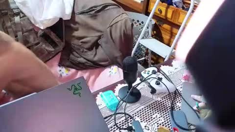 str8whiteboy21 online show from October 12, 6:02 pm