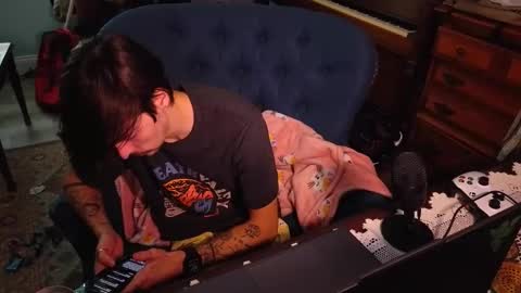 str8whiteboy21 online show from October 11, 6:01 pm