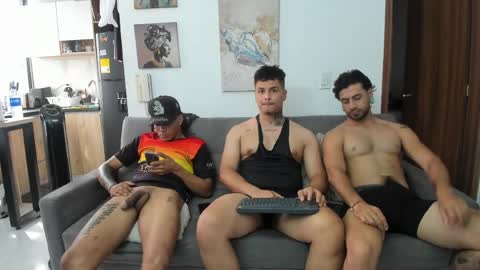 straight__friends online show from June 3, 2:33 pm