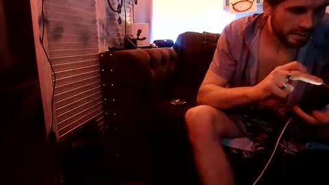 straitpipermann22 online show from April 14, 6:46 am